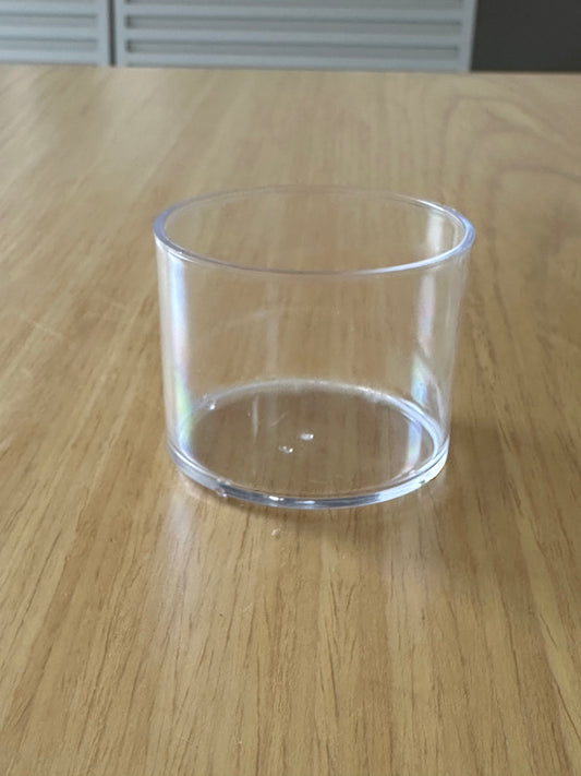 OI. Contenedor en acrílico